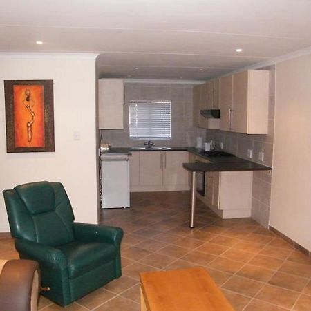 Airport Lodge Guest House Κέμπτον Παρκ Εξωτερικό φωτογραφία